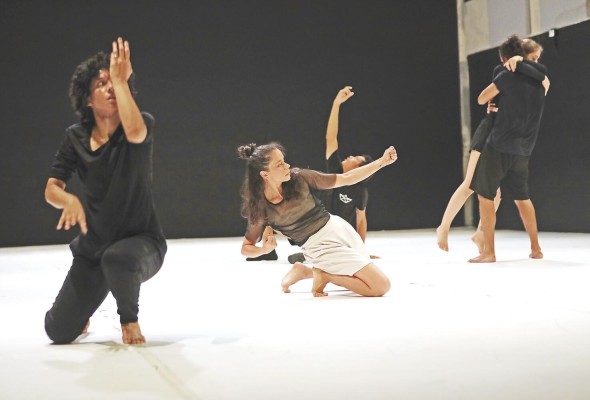 'ASH': la danza que libera y comunica; una pieza de catarsis 'ASH': la danza que libera y comunica; una pieza de catarsis