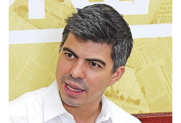 Richard Morales Politólogo Es profesor de ciencias políticas y fue precandidato a la Presidencia por el desaparecido partido Frente Amplio por la Democracia. Posee estudios en economía Política. Richard Morales Politólogo Es profesor de ciencias políticas y fue precandidato a la Presidencia por el desaparecido partido Frente Amplio por la Democracia. Posee estudios en economía Política.