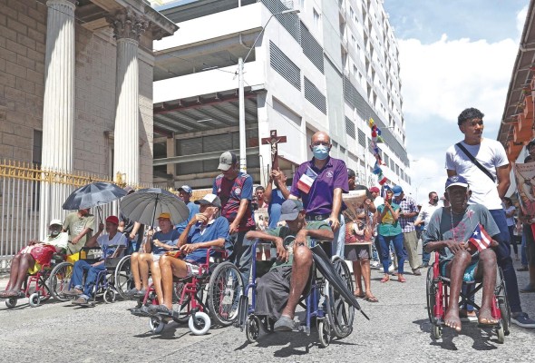 La actividad religiosa fue organizada por el Centro Juan Pablo II. La actividad religiosa fue organizada por el Centro Juan Pablo II.