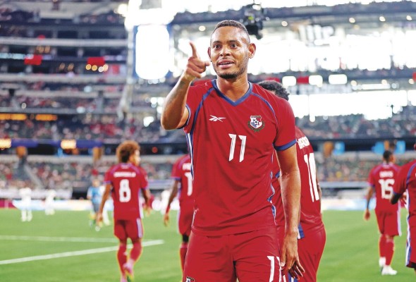 Ismael Díaz celebra uno de los goles ante Catar. Ismael Díaz celebra uno de los goles ante Catar.