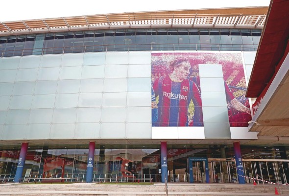 En concepto de ingresos comerciales el Barça dejaría de percibir unos 77 millones de euros. En concepto de ingresos comerciales el Barça dejaría de percibir unos 77 millones de euros.