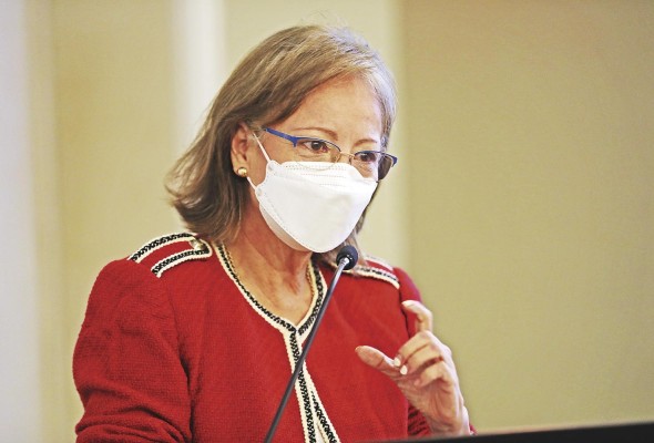Secretaria Ejecutiva del Pacto Bicentenario “Cerrando Brechas”, Paulina Franceschi. Secretaria Ejecutiva del Pacto Bicentenario “Cerrando Brechas”, Paulina Franceschi.