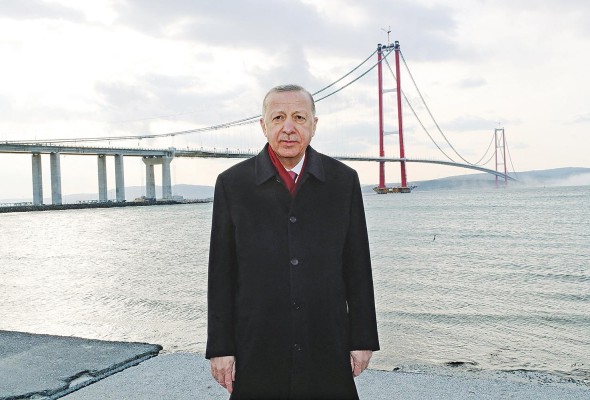 El President Recep Tayyip Erdogan durante la inauguración del puente. El President Recep Tayyip Erdogan durante la inauguración del puente.