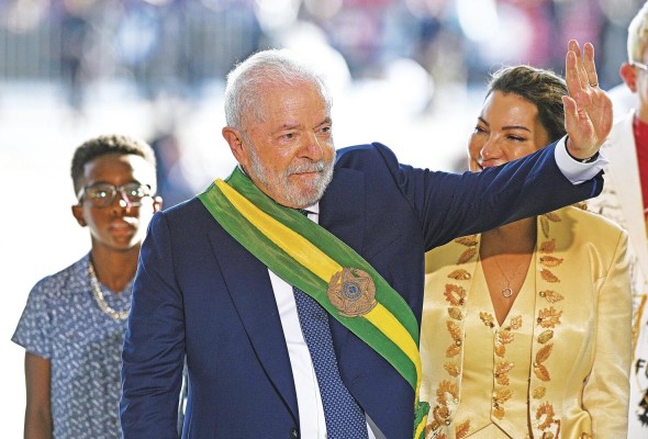 El presidente de Brasil, Luiz Inácio Lula da Silva (i), junto a la primera dama, Rosángela da Silva, en una fotografía de archivo. El presidente de Brasil, Luiz Inácio Lula da Silva (i), junto a la primera dama, Rosángela da Silva, en una fotografía de archivo.