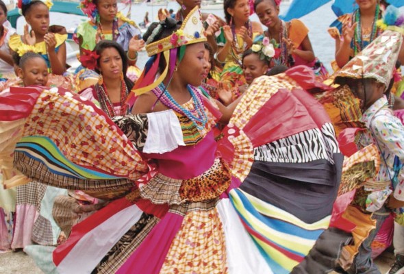 La danza congo forma parte del folclore colonense. La danza congo forma parte del folclore colonense.