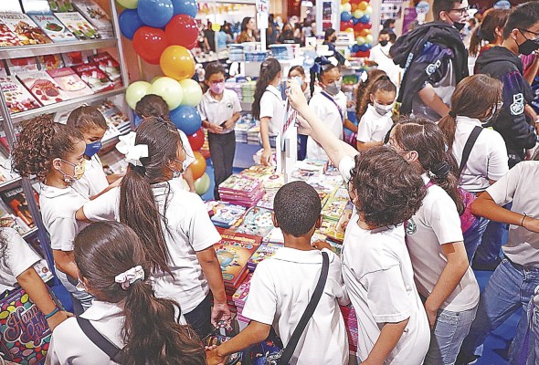 Los niños y jóvenes asistieron en multitud al segundo día del evento ferial. Los niños y jóvenes asistieron en multitud al segundo día del evento ferial.