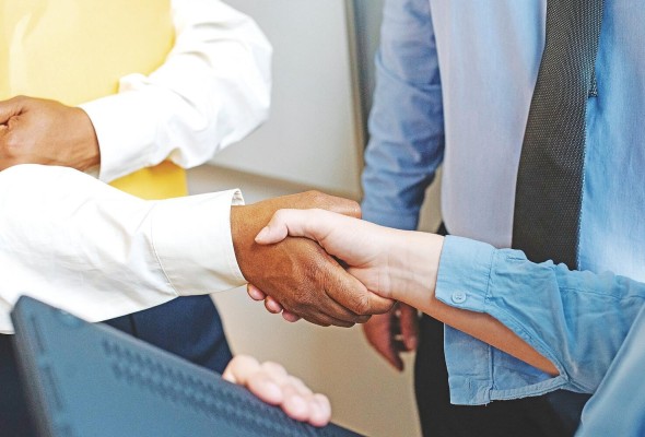 Aunque la transformación digital requiere capital, conocimiento y asesoramiento, es también una inversión que a corto y mediano plazo va a traer frutos importantes para los negocios. Aunque la transformación digital requiere capital, conocimiento y asesoramiento, es también una inversión que a corto y mediano plazo va a traer frutos importantes para los negocios.