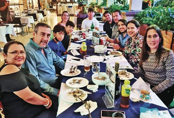 La familia lo recibe después de su proceso La familia lo recibe después de su proceso