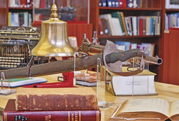 Libros, documentos y objetos históricos forman parte del acervo. Libros, documentos y objetos históricos forman parte del acervo.