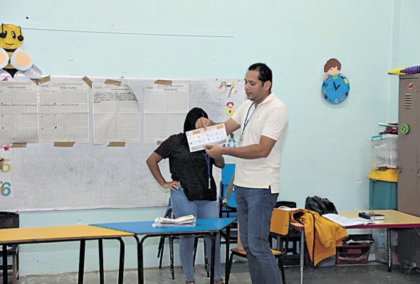 Las votaciones se realizaron en 582 centros de votación con un total de 715 mesas. Las votaciones se realizaron en 582 centros de votación con un total de 715 mesas.