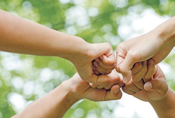 En los años 2020-21 aumentaron en una cuarta parte las donaciones, el trabajo voluntario y la acogida positiva a los refugiados. En los años 2020-21 aumentaron en una cuarta parte las donaciones, el trabajo voluntario y la acogida positiva a los refugiados.