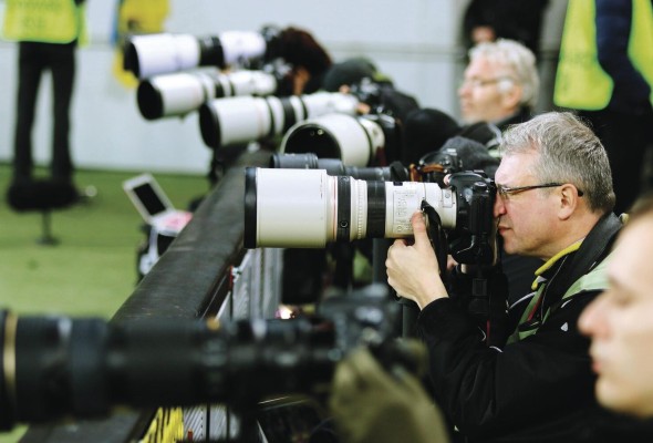 Los nuevos protocolos modifican el trabajo de comunicadores sociales, periodistas, fotógrafos, narradores y cobertura televisiva. Los nuevos protocolos modifican el trabajo de comunicadores sociales, periodistas, fotógrafos, narradores y cobertura televisiva.