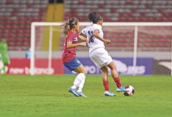 Hernández empezó en el fútbol a los 5 años de edad. Hernández empezó en el fútbol a los 5 años de edad.
