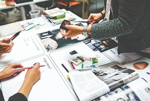 En pleno 2020, el 73% de nuestros consumidores potenciales combinan los canales digitales y los medios tradicionales antes de realizar una compra. En pleno 2020, el 73% de nuestros consumidores potenciales combinan los canales digitales y los medios tradicionales antes de realizar una compra.