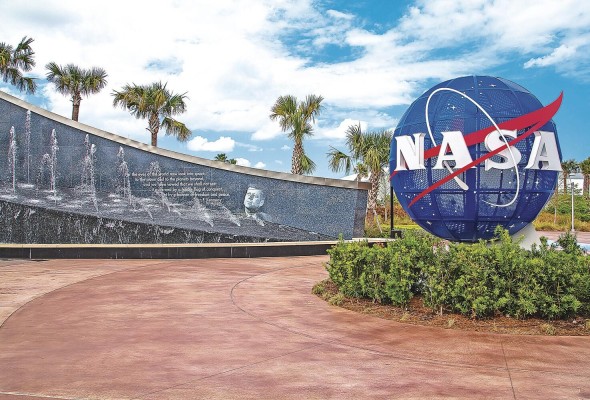 Sirvió como gerente de proyecto para la exitosa oferta de la NASA: el Programa de Sesión de Verano 2009 de la Universidad Espacial Internacional. Sirvió como gerente de proyecto para la exitosa oferta de la NASA: el Programa de Sesión de Verano 2009 de la Universidad Espacial Internacional.