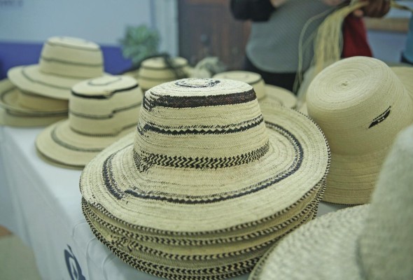 El sombrero pintao es uno de los elementos representativos de la cultura nacional. El sombrero pintao es uno de los elementos representativos de la cultura nacional.