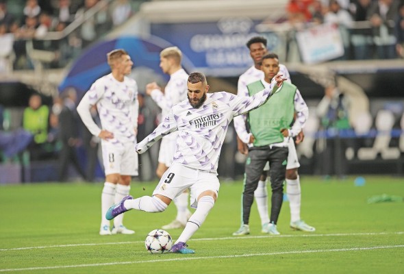 Karim Benzema durante un calentamiento con el Real Madrid. Karim Benzema durante un calentamiento con el Real Madrid.