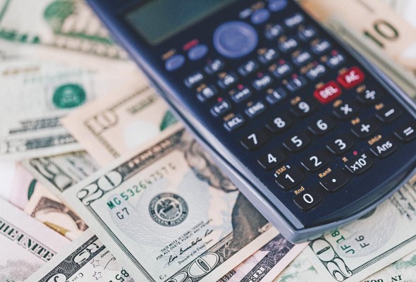 Uno de los temas a incluir en el plan de gestión de riesgos financieros es la posibilidad de acudir a las instituciones financieras para inyectar liquidez a la empresa. Uno de los temas a incluir en el plan de gestión de riesgos financieros es la posibilidad de acudir a las instituciones financieras para inyectar liquidez a la empresa.