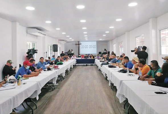 El gobierno se mostró abierto para analizar propuestas en torno al manejo actual de la Empresa de Transmisión Eléctrica (Etesa) y el tema de la comercialización eléctrica. El gobierno se mostró abierto para analizar propuestas en torno al manejo actual de la Empresa de Transmisión Eléctrica (Etesa) y el tema de la comercialización eléctrica.