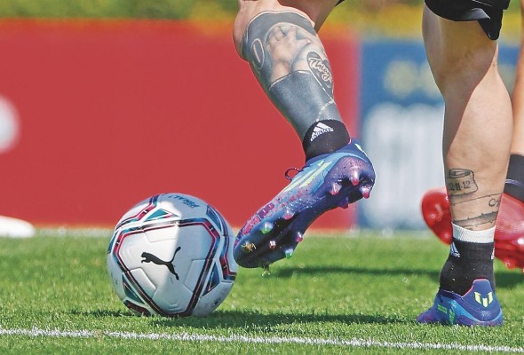 La propuesta de la FIFA de realizar el Mundial de Fútbol cada dos años ha causado polémica en torno al tema. La propuesta de la FIFA de realizar el Mundial de Fútbol cada dos años ha causado polémica en torno al tema.