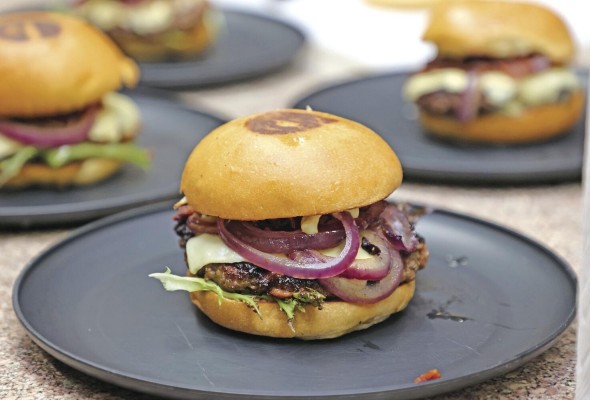 La hamburguesa ganadora, creación del chef Pascual González La hamburguesa ganadora, creación del chef Pascual González