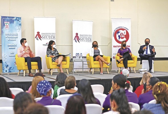 Panel, 'prevención de la violencia y acoso en el mundo laboral', organizado por el Instituto Nacional de la Mujer. Panel, 'prevención de la violencia y acoso en el mundo laboral', organizado por el Instituto Nacional de la Mujer.