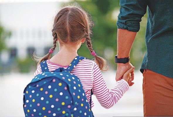 En la educación como en los otros aspectos del desarrollo de un infante, papá y mamá deben ser padres presentes. En la educación como en los otros aspectos del desarrollo de un infante, papá y mamá deben ser padres presentes.
