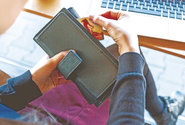 Solo el 23% de las mujeres panameñas cuenta con tarjeta de crédito. Solo el 23% de las mujeres panameñas cuenta con tarjeta de crédito.