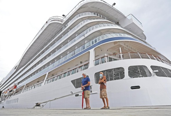 Panamá cuenta con una infraestructura portuaria de clase mundial, lo que lo convierte en un centro ideal para cruceros en la región. Panamá cuenta con una infraestructura portuaria de clase mundial, lo que lo convierte en un centro ideal para cruceros en la región.