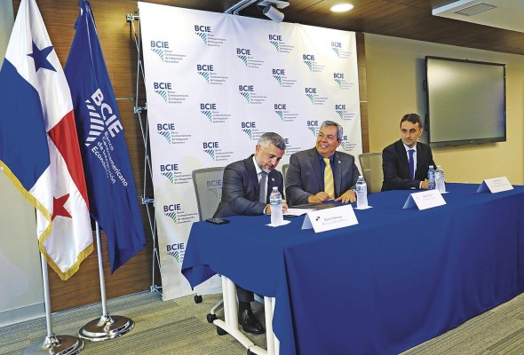 El financiamiento para el viaducto del corredor de las playas, por parte del BCIE, se dio a conocer en conferencia de prensa. El financiamiento para el viaducto del corredor de las playas, por parte del BCIE, se dio a conocer en conferencia de prensa.