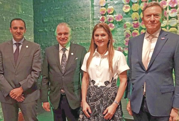 Mouynés se reunió con los cancilleres de Ecuador, Costa Rica y República Dominicana. Mouynés se reunió con los cancilleres de Ecuador, Costa Rica y República Dominicana.
