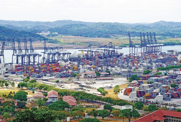 El sector logístico cuenta con rutas que conectan a más de 175 países desde la provincia de Colón. El sector logístico cuenta con rutas que conectan a más de 175 países desde la provincia de Colón.