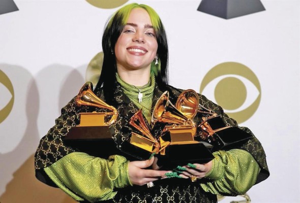 Eilish ganó el premio como mejor nuevo artista del año. Eilish ganó el premio como mejor nuevo artista del año.