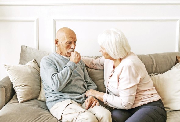 Los adultos mayores también son propensos a la enfermedad. Actualmente no existe una vacuna. Los adultos mayores también son propensos a la enfermedad. Actualmente no existe una vacuna.
