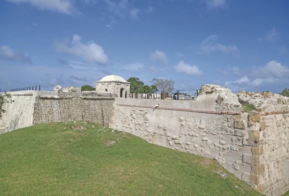 El actual Castillo de San Lorenzo el Real de Chagres es la cuarta y última versión de la fortaleza. El actual Castillo de San Lorenzo el Real de Chagres es la cuarta y última versión de la fortaleza.