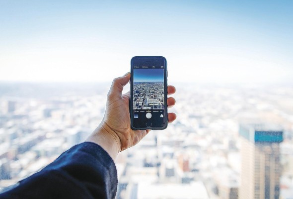 La clave de una 'smart city' no es solamente su tecnología; es el ciudadano, quien debe involucrarse con la ciudad, cuidarla, sentirla como suya, como una comunidad. La clave de una 'smart city' no es solamente su tecnología; es el ciudadano, quien debe involucrarse con la ciudad, cuidarla, sentirla como suya, como una comunidad.