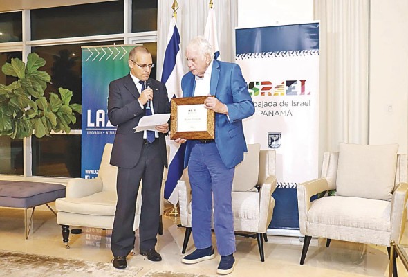 Conmemoraron el Día Internacional en Memoria de las Víctimas del Holocausto con la presencia del sobreviviente del Holocausto Félix Poznanski. Conmemoraron el Día Internacional en Memoria de las Víctimas del Holocausto con la presencia del sobreviviente del Holocausto Félix Poznanski.