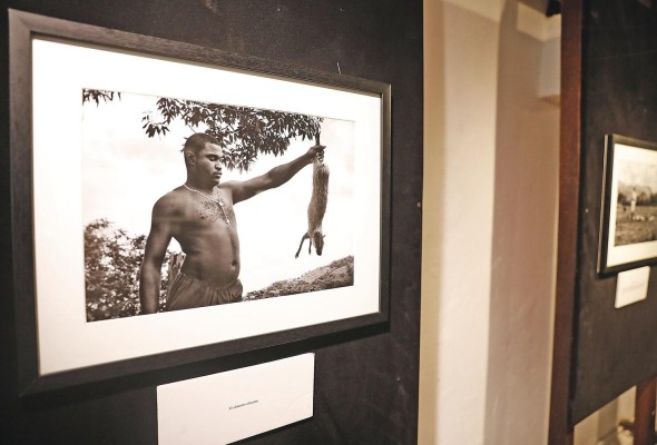 El título de la exposición se basa en el supuesto de imaginarnos la vida de los primeros africanos huidos y resguardados en las selvas istmeñas en las poblaciones. El título de la exposición se basa en el supuesto de imaginarnos la vida de los primeros africanos huidos y resguardados en las selvas istmeñas en las poblaciones.