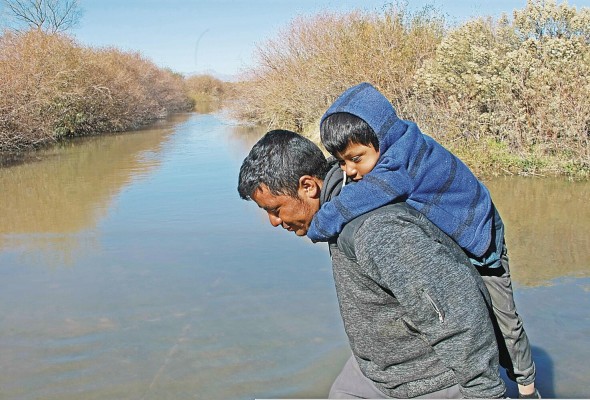 Siete de cada diez migrantes consulta información en redes sociales antes de cruzar Darién, usualmente los datos consultados no son veraces. Siete de cada diez migrantes consulta información en redes sociales antes de cruzar Darién, usualmente los datos consultados no son veraces.