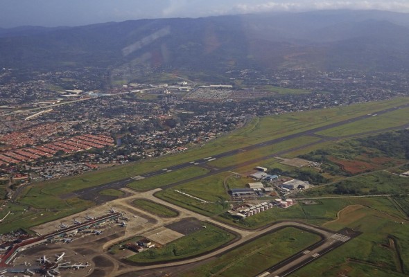 El plan de expansión del aeropuerto de Tocumen tiene como objetivo aumentar su capacidad para llegar a recibir unos 24 millones de pasajeros y realizar unas 300.000 operaciones aéreas anuales de aquí a 2039. El plan de expansión del aeropuerto de Tocumen tiene como objetivo aumentar su capacidad para llegar a recibir unos 24 millones de pasajeros y realizar unas 300.000 operaciones aéreas anuales de aquí a 2039.