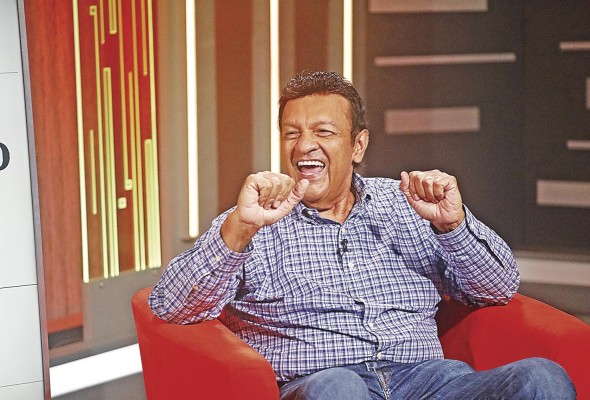 Osvaldo Ayala: ”No me imagino estar un día sin el acordeón en el pecho” Osvaldo Ayala: ”No me imagino estar un día sin el acordeón en el pecho”