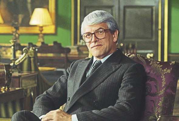 John Major entra en escena como un personaje de misterio y tradicionalismo. John Major entra en escena como un personaje de misterio y tradicionalismo.