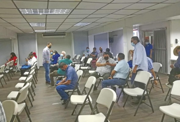 Dirigentes de Canatra se reunieron para abordar el tema. Dirigentes de Canatra se reunieron para abordar el tema.