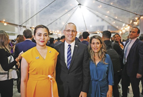 Janaina Tewanei, Itai Bardov, Sarit Bardov Janaina Tewanei, Itai Bardov, Sarit Bardov