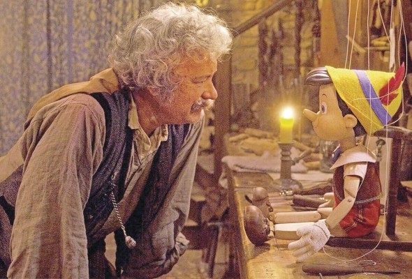 En su versión, Disney pintó a Pinocho como un niño ingenuo, mientras que Collodi lo ideó como un muñeco manipulador y desobediente como una advertencia. En su versión, Disney pintó a Pinocho como un niño ingenuo, mientras que Collodi lo ideó como un muñeco manipulador y desobediente como una advertencia.