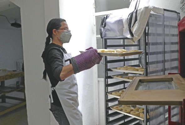 Fotografía de Archivo que muestra a Mafer Rodríguez, durante una clase de la elaboración de pan el 10 de abril de 2021 en Ciudad de México (México). Fotografía de Archivo que muestra a Mafer Rodríguez, durante una clase de la elaboración de pan el 10 de abril de 2021 en Ciudad de México (México).
