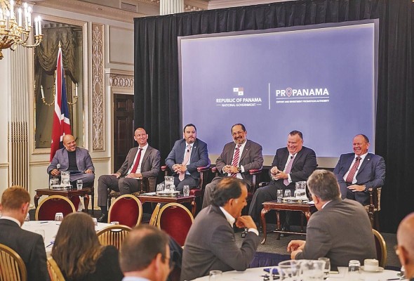 El gerente general del Banco Nacional de Panamá, Javier Carrizo Esquivel, durante su participación en el panel “Panamá como un centro de inversiones sostenibles”, en Londres. El gerente general del Banco Nacional de Panamá, Javier Carrizo Esquivel, durante su participación en el panel “Panamá como un centro de inversiones sostenibles”, en Londres.