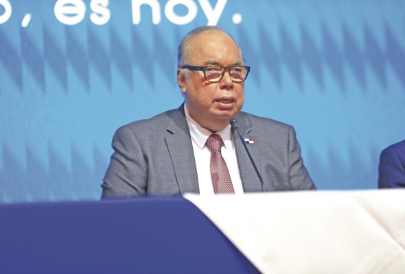 El director de la Caja de Seguro Social, Enrique Lau Cortés El director de la Caja de Seguro Social, Enrique Lau Cortés