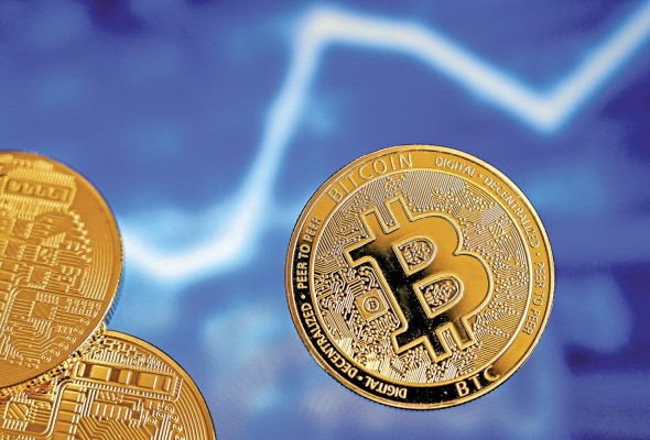 Bitcoin, es una criptomoneda y un sistema de pago, sin banco central o administrador único. Bitcoin, es una criptomoneda y un sistema de pago, sin banco central o administrador único.