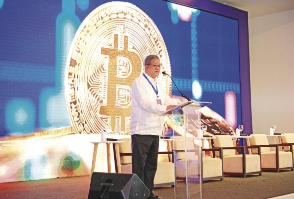 El expresidente de República Dominicana Leonel Fernández cuando hacía su exposición durante el tercer foro global @ Casa de Campo. El expresidente de República Dominicana Leonel Fernández cuando hacía su exposición durante el tercer foro global @ Casa de Campo.